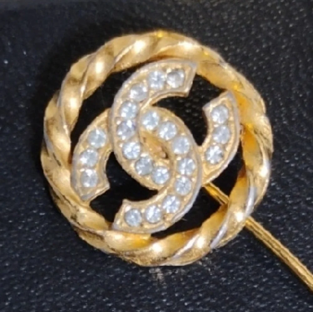 SALE! Auth CHANEL Coco Gold Crystal Lapel Pin Brooch W Crystal Details & Box - Picture 8 of 9
